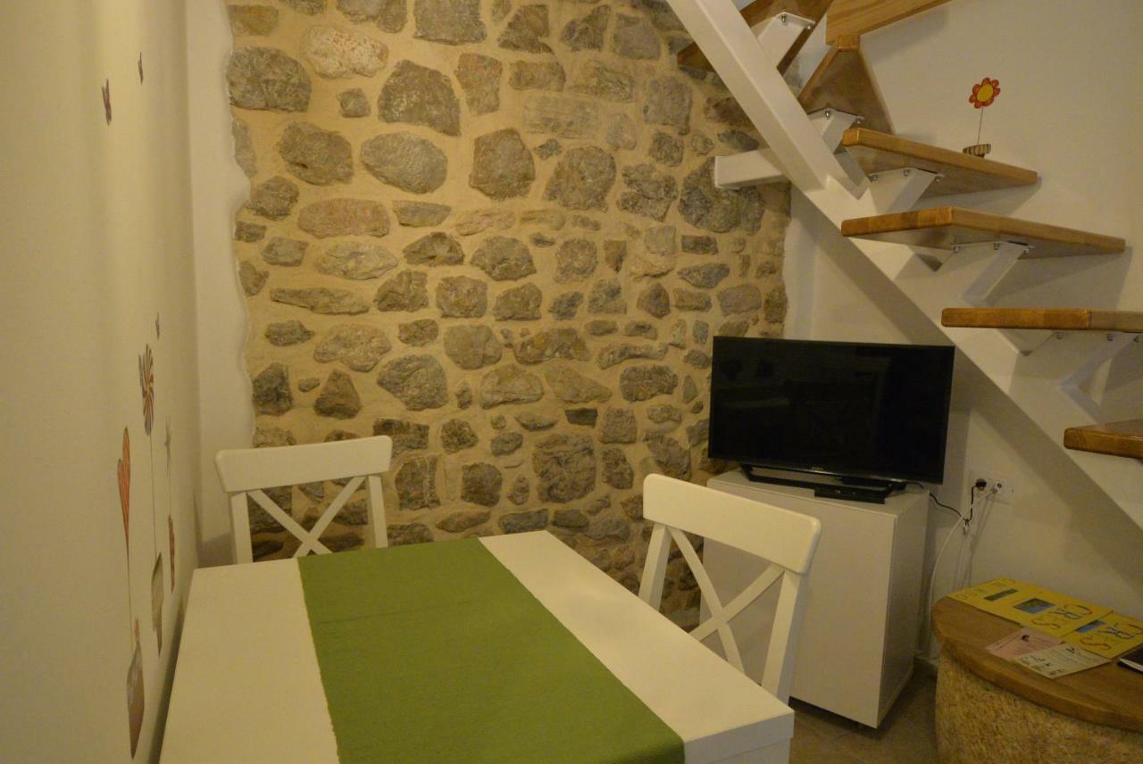 Apartments And Rooms Oliva Cres Exterior foto