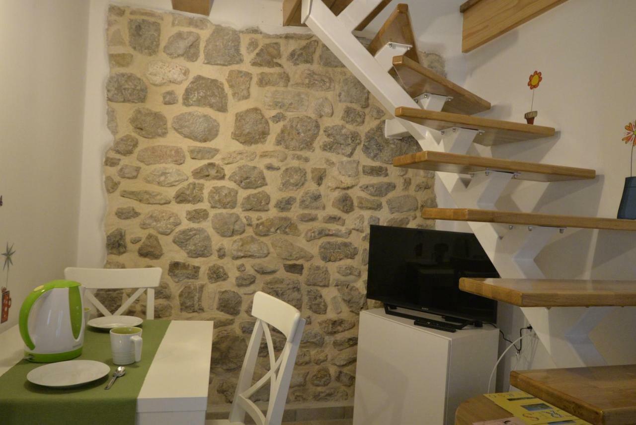 Apartments And Rooms Oliva Cres Exterior foto