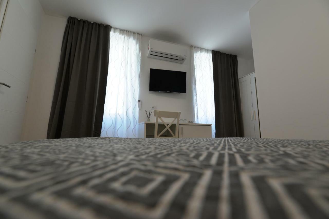 Apartments And Rooms Oliva Cres Exterior foto