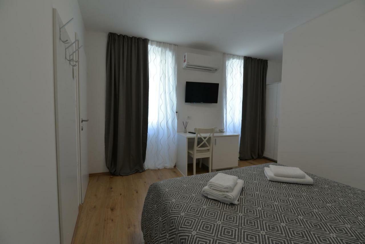 Apartments And Rooms Oliva Cres Exterior foto