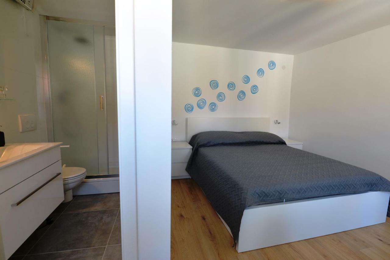 Apartments And Rooms Oliva Cres Exterior foto
