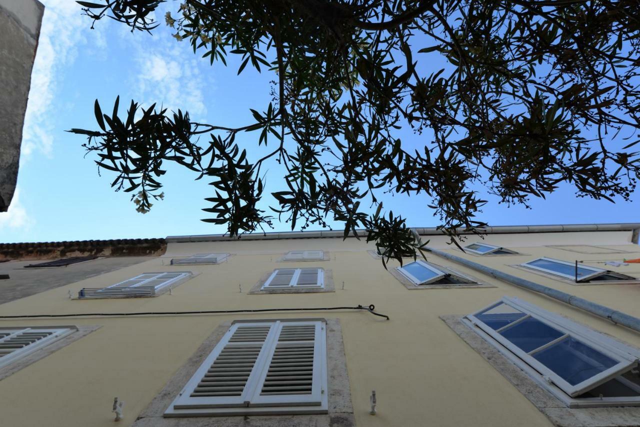 Apartments And Rooms Oliva Cres Exterior foto